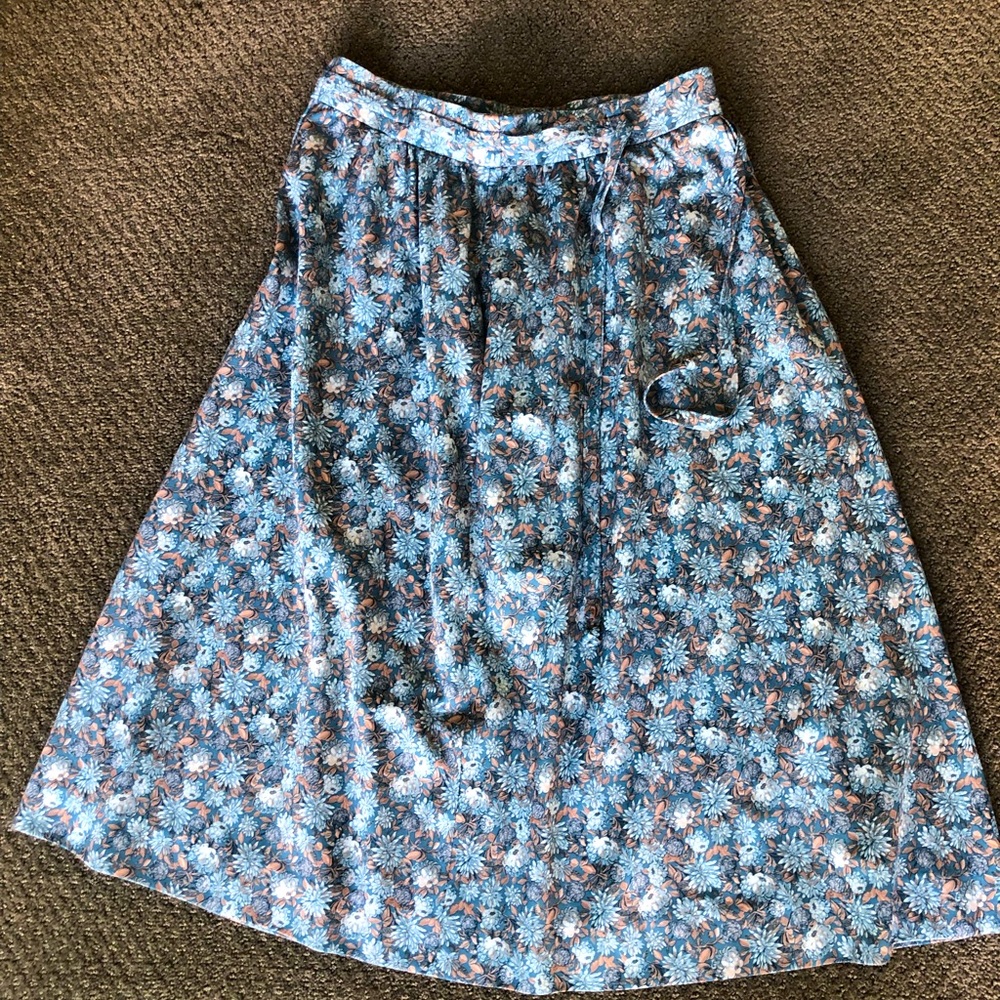 Adorable Floral Vintage Skirt.